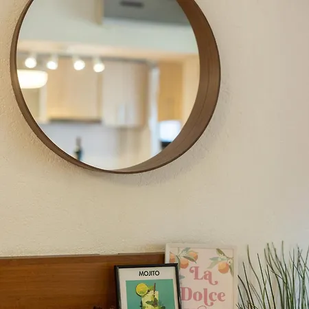 Ultracentral Retreat - Victory Square Views & Style Appartement