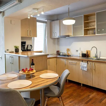 Ultracentral Retreat - Victory Square Views & Style * Timisoara