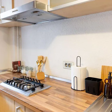 Apartment Ultracentral Retreat - Victory Square Views & Style