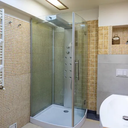 Apartamento Ultracentral Retreat - Victory Square Views & Style *