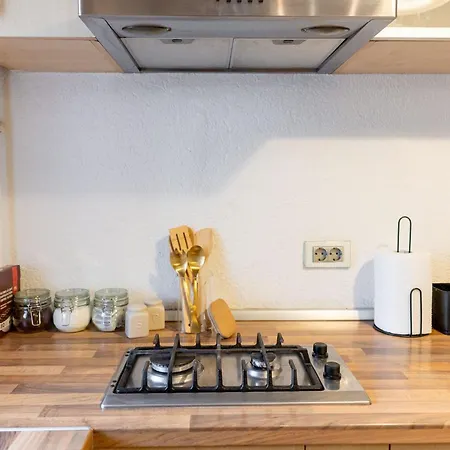 Ultracentral Retreat - Victory Square Views & Style Apartamento *