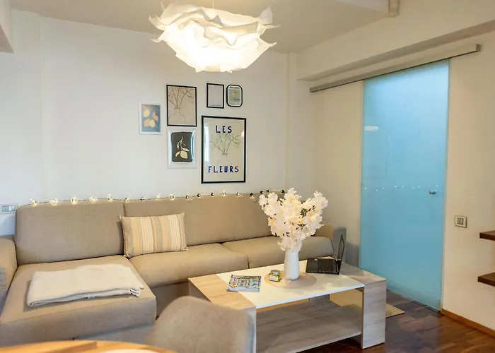 Apartment Ultracentral Retreat - Victory Square Views & Style