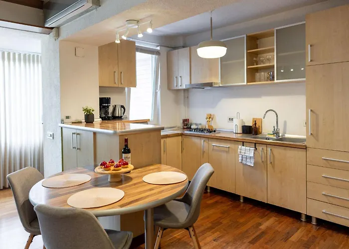 Ultracentral Retreat - Victory Square Views & Style * Timişoara