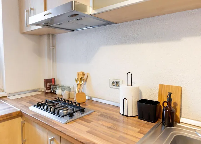 Apartment Ultracentral Retreat - Victory Square Views & Style