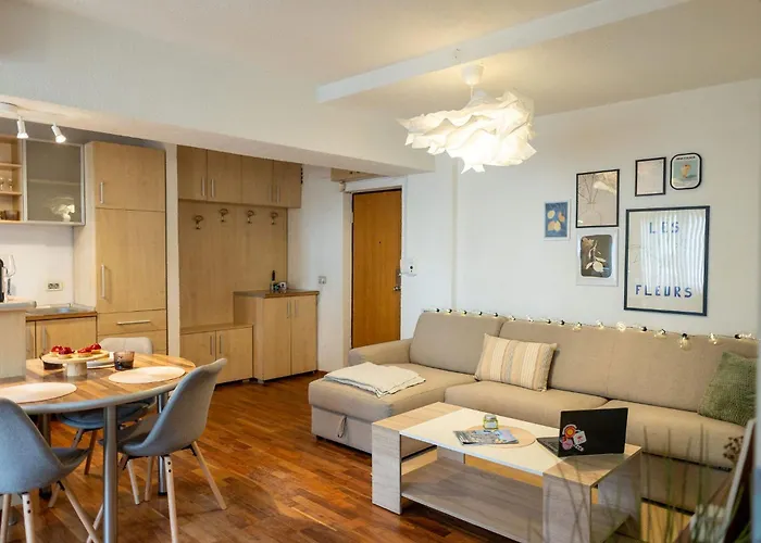 Apartment Ultracentral Retreat - Victory Square Views & Style Timişoara