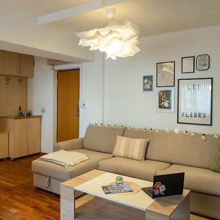 Ultracentral Retreat - Victory Square Views & Style *