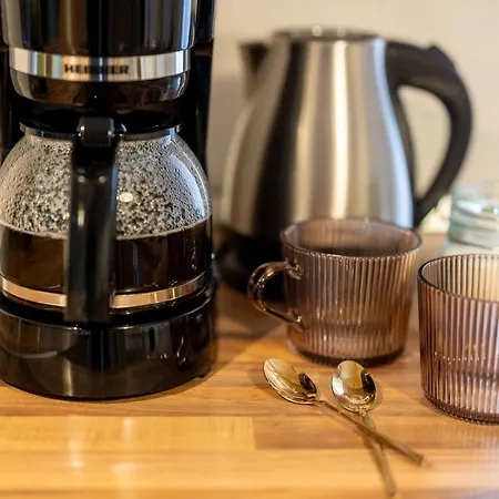 Апартаменти Ultracentral Retreat - Victory Square Views & Style