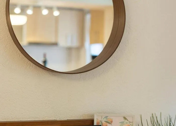 Ultracentral Retreat - Victory Square Views & Style דירה