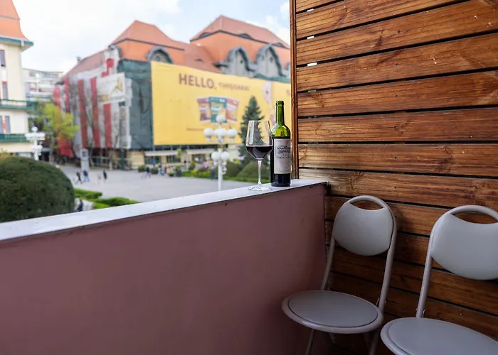 Ultracentral Retreat - Victory Square Views & Style דירה טימישוארה