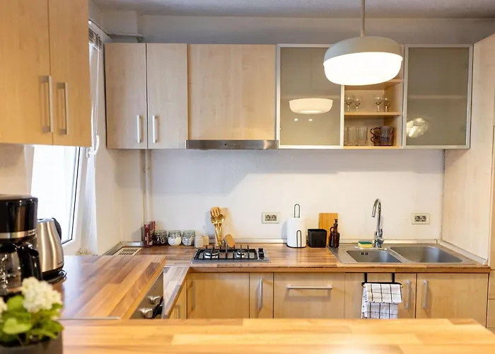 Ultracentral Retreat - Victory Square Views & Style *