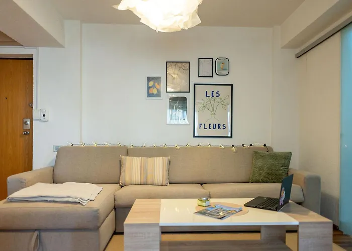 Ultracentral Retreat - Victory Square Views & Style דירה *