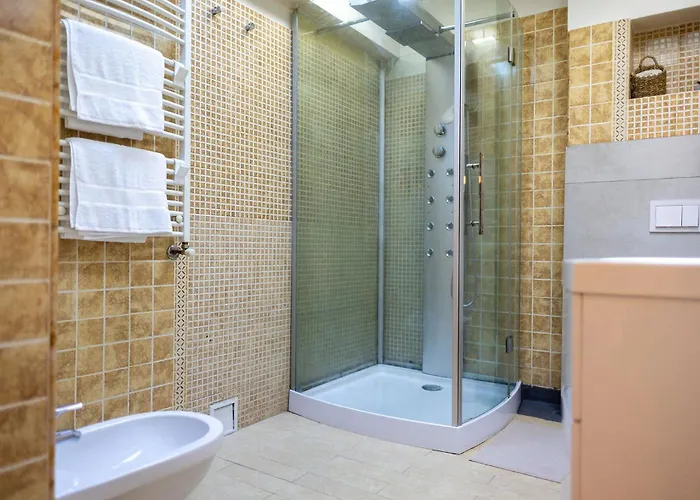 דירה Ultracentral Retreat - Victory Square Views & Style