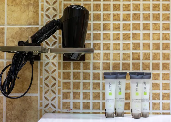 Ultracentral Retreat - Victory Square Views & Style דירה