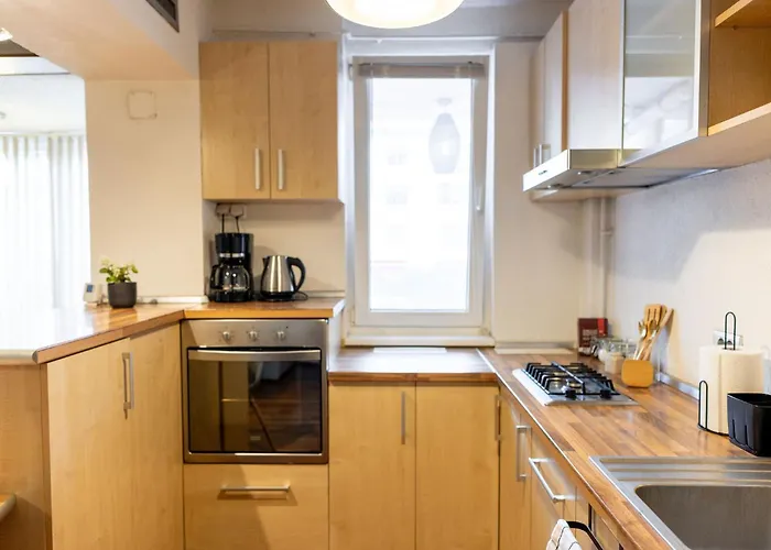 דירה Ultracentral Retreat - Victory Square Views & Style *